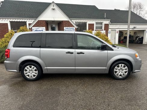 Used 2019 Dodge Grand Caravan SE FWD image 9