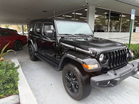 Used 2023 Jeep Wrangler Unlimited Sahara AWD/4WD image 9