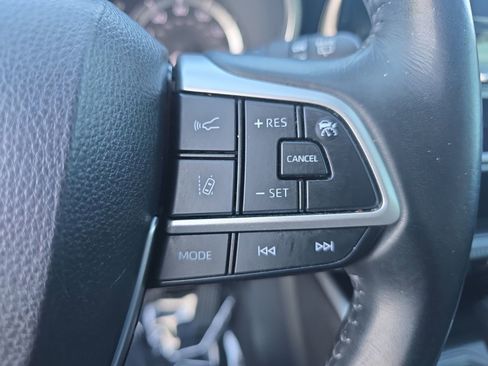 Used 2023 Toyota Highlander XLE image 26