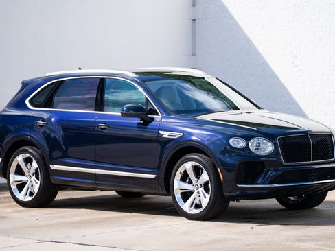 Used 2024 Bentley Bentayga image 5