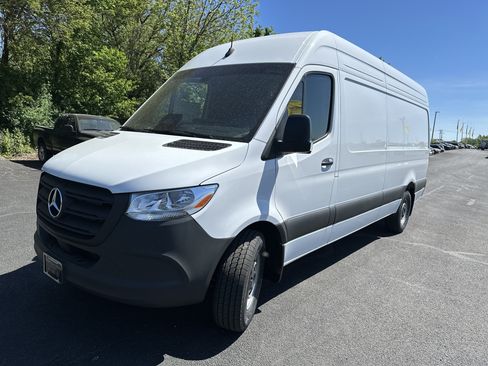 New 2026 Mercedes-Benz Sprinter 2500 image 3