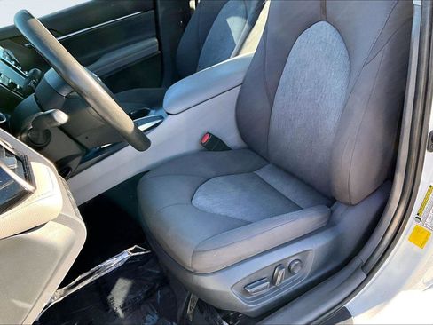 Used 2020 Toyota Camry LE image 14