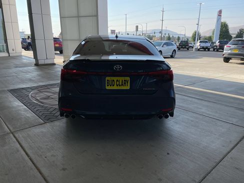 Used 2019 Toyota Avalon Touring w/ Advanced Safety Package FWD image 4