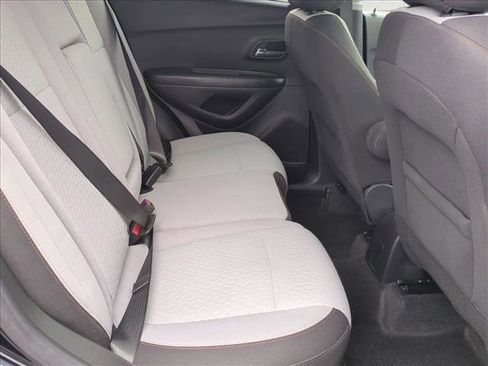 Used 2022 Chevrolet Trax LS w/ Tint and Cruise Package image 18