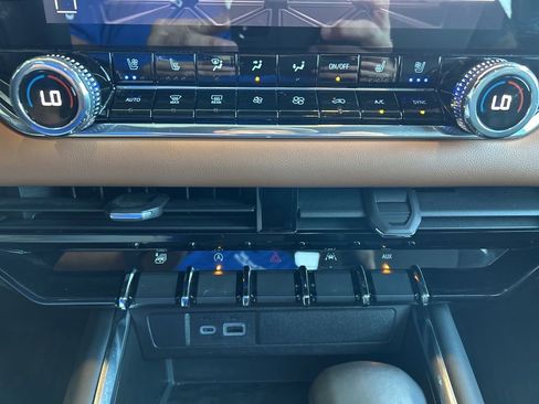 Used 2023 GMC Canyon AT4 w/ AT4 Premium Package image 17