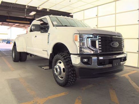 Certified 2020 Ford F350 Lariat w/ Lariat Value Package image 3