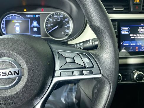 Used 2022 Nissan Versa SV image 12