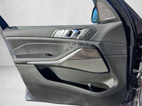 Used 2021 BMW X7 M50i w/ Dynamic Handling Package image 26