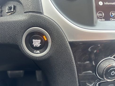 Used 2020 Chrysler 300 Limited image 29