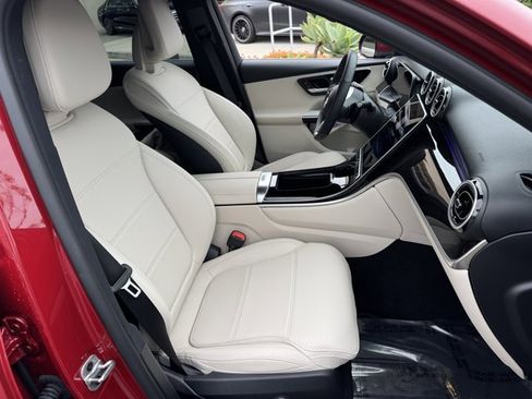 Used 2025 Mercedes-Benz GLC 300 image 6