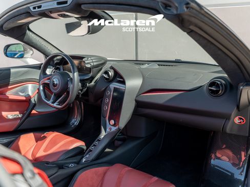 Used 2024 McLaren 750S Spider RWD image 18