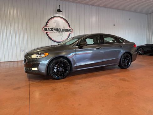 Used 2019 Ford Fusion SE w/ Equipment Group 151A image 3