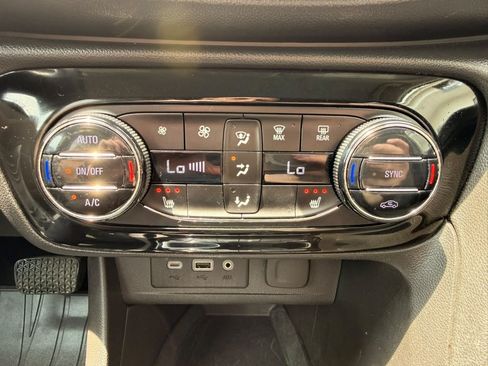 Used 2021 Buick Encore GX Select AWD/4WD image 31