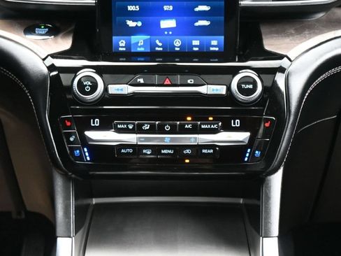 Used 2021 Ford Explorer Platinum w/ Equipment Group 601A AWD/4WD image 21