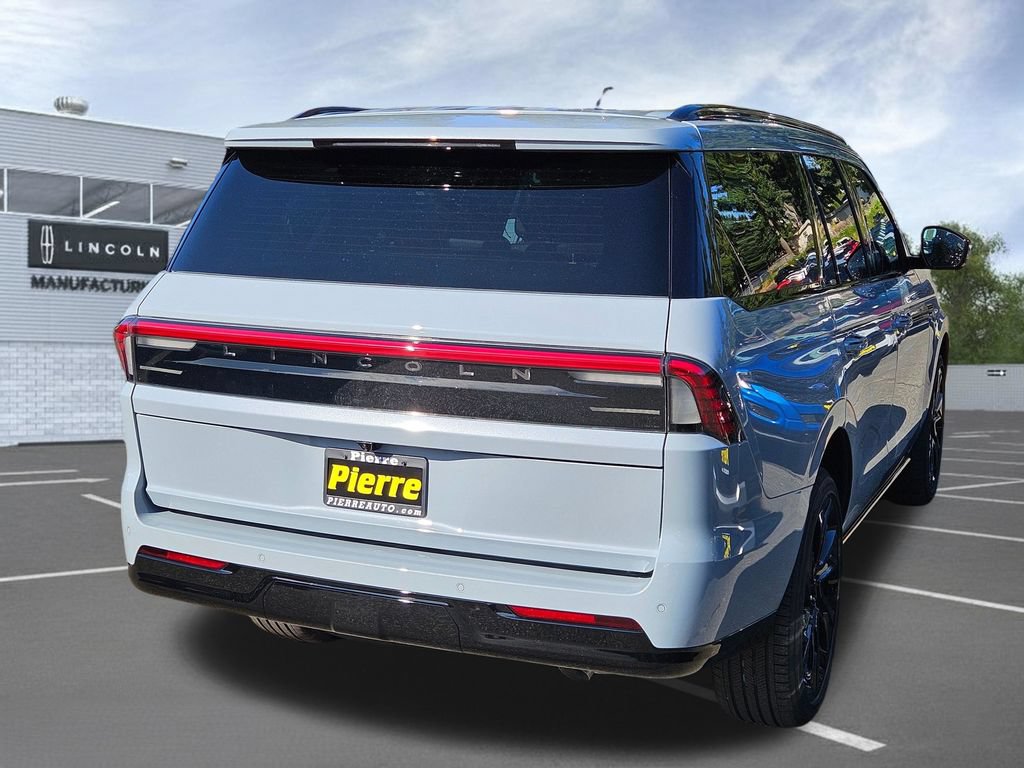 New 2027 Lincoln Navigator Reserve w/ Jet Appearance Package AWD/4WD image 5