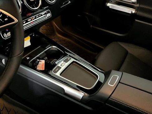 New 2026 Mercedes-Benz GLB 250 4MATIC image 11