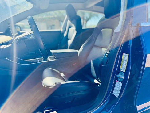 Used 2018 Tesla Model 3 Mid Range image 9