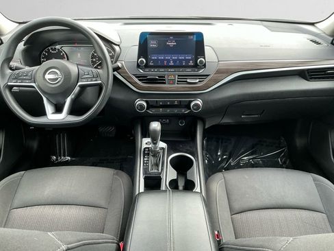 Used 2024 Nissan Altima 2.5 SV image 10