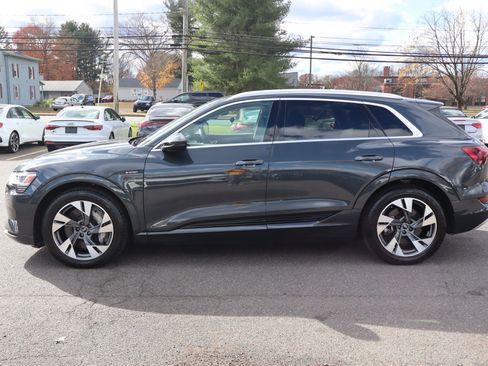 Used 2021 Audi e-tron Premium w/ Towing Package image 8