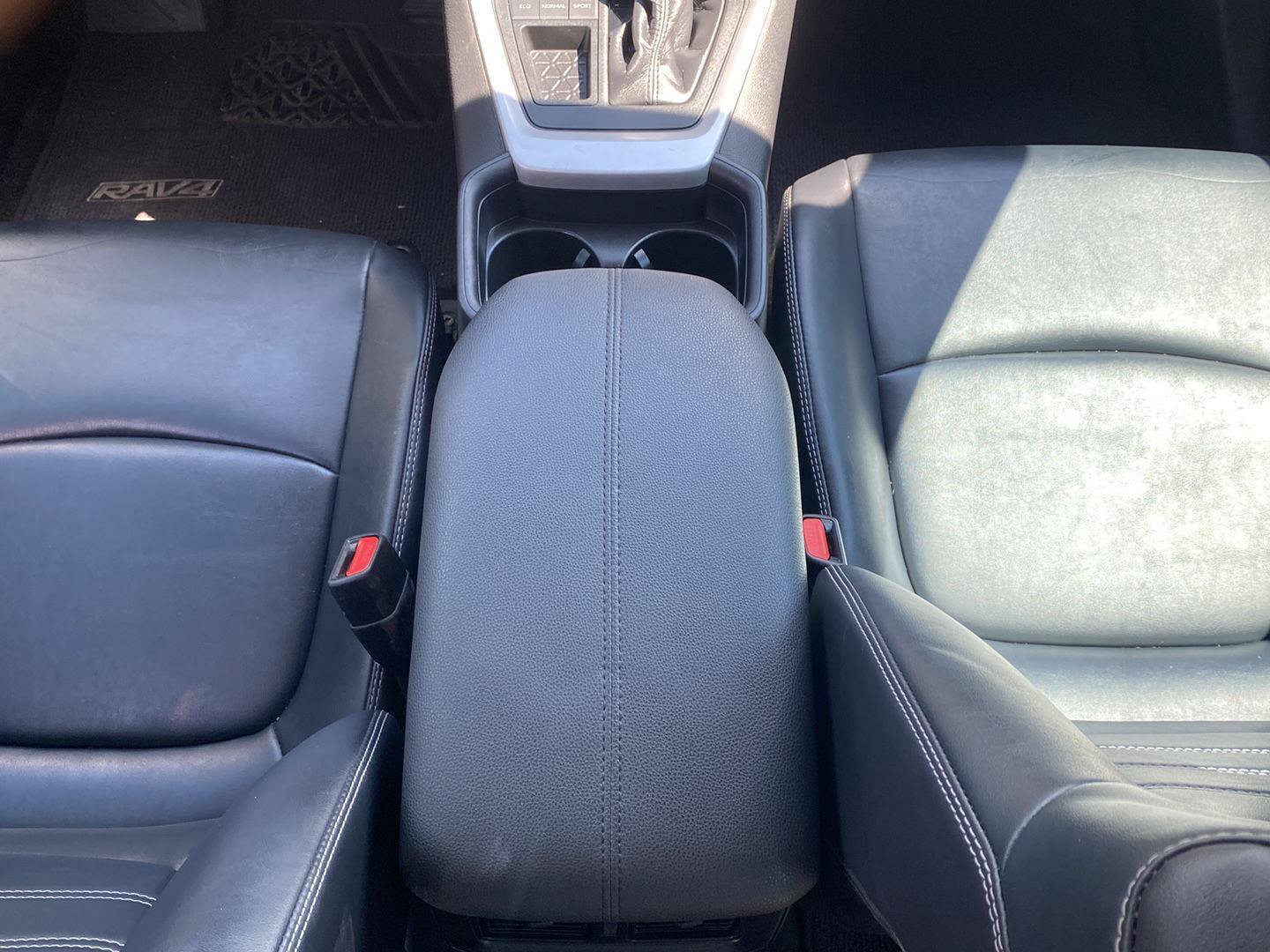 Used 2020 Toyota RAV4 XLE Premium FWD image 13