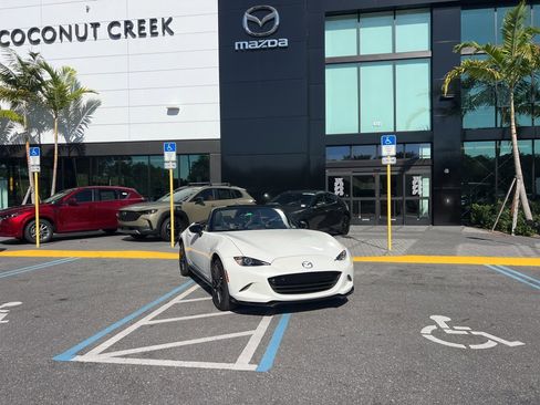 Used 2023 MAZDA MX-5 Miata Club w/ Brembo/BBS Recaro Package image 3