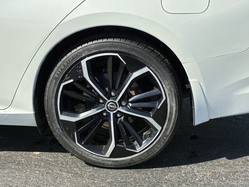 Used 2023 Nissan Altima 2.5 SR FWD image 9