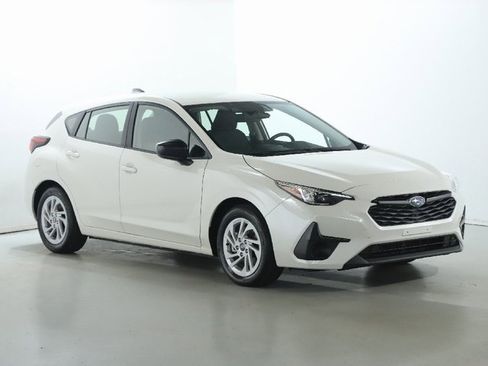 Certified 2025 Subaru Impreza 2.0i image 9