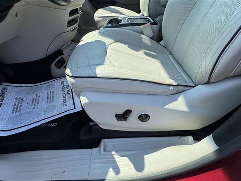 Used 2018 Chrysler Pacifica Limited w/ Advanced Safetytec Group FWD image 34