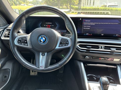 Used 2022 BMW i4 eDrive40 w/ M Sport Package image 19