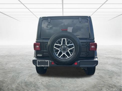 Used 2025 Jeep Wrangler Unlimited Sahara AWD/4WD image 5