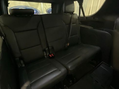 Used 2021 Chevrolet Suburban Z71 w/ Luxury Package image 14