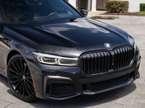 Used 2020 BMW 740i w/ M Sport Package RWD image 3