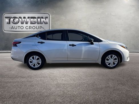 Used 2025 Nissan Versa S image 3