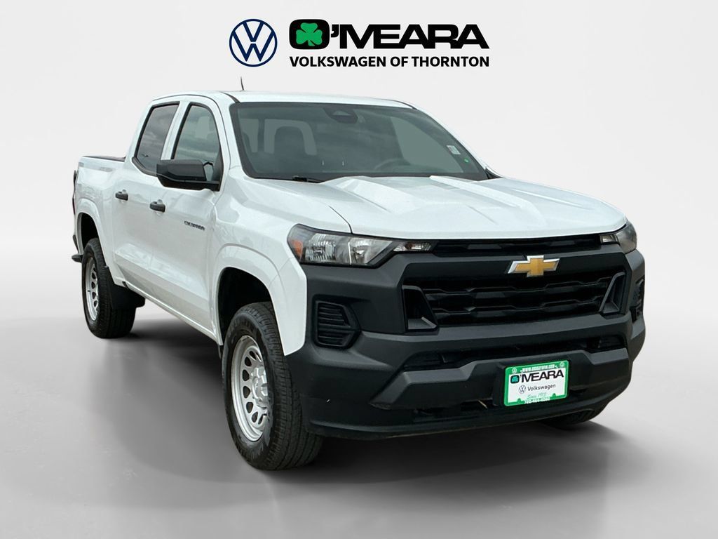 Used 2025 Chevrolet Colorado W/T w/ Advanced Trailering Package AWD/4WD image 7
