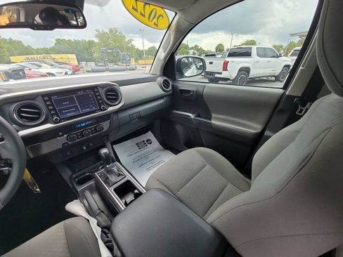 Used 2022 Toyota Tacoma SR5 RWD image 3