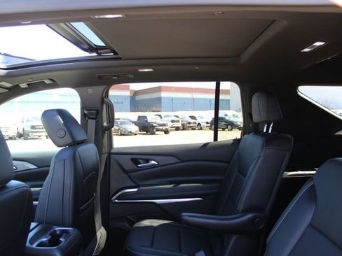 Used 2025 Chevrolet Traverse LT w/ Sun and Wheel Package image 30