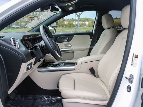 Certified 2025 Mercedes-Benz GLA 250 image 17