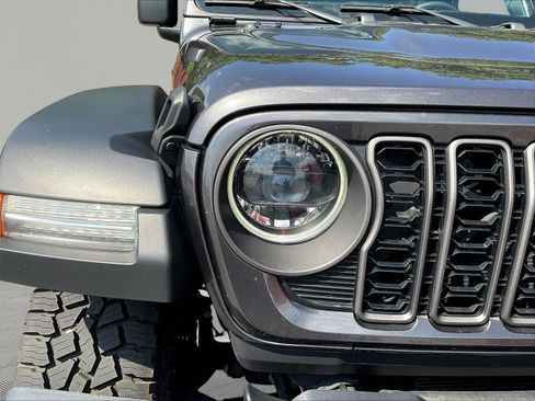 Used 2024 Jeep Wrangler Unlimited Rubicon AWD/4WD image 29