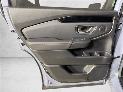 Used 2025 Honda Pilot TrailSport image 23