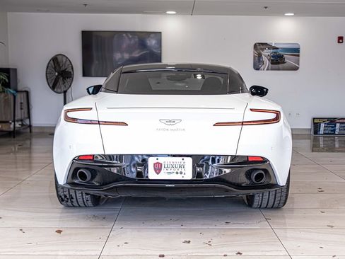 Used 2018 Aston Martin DB11 V12 image 13