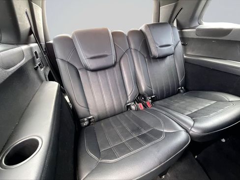 Used 2017 Mercedes-Benz GLS 450 4MATIC w/ Premium Package image 28