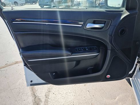 Used 2018 Chrysler 300 S w/ 300S Premium Group RWD image 12