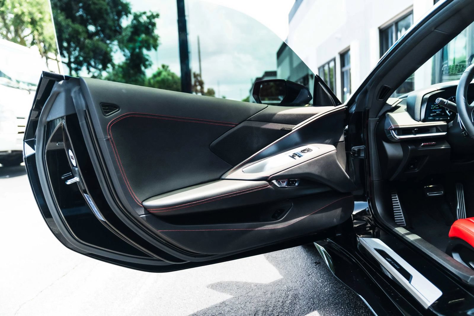 Used 2025 Chevrolet Corvette Z06 RWD image 18