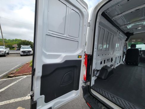 Used 2025 Ford Transit 250 148 Medium Roof RWD image 33