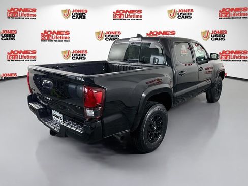 Certified 2022 Toyota Tacoma SR5 w/ Technology Package AWD/4WD image 15
