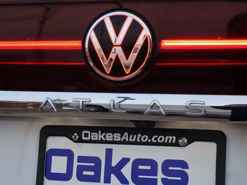 Used 2024 Volkswagen Atlas SE image 18