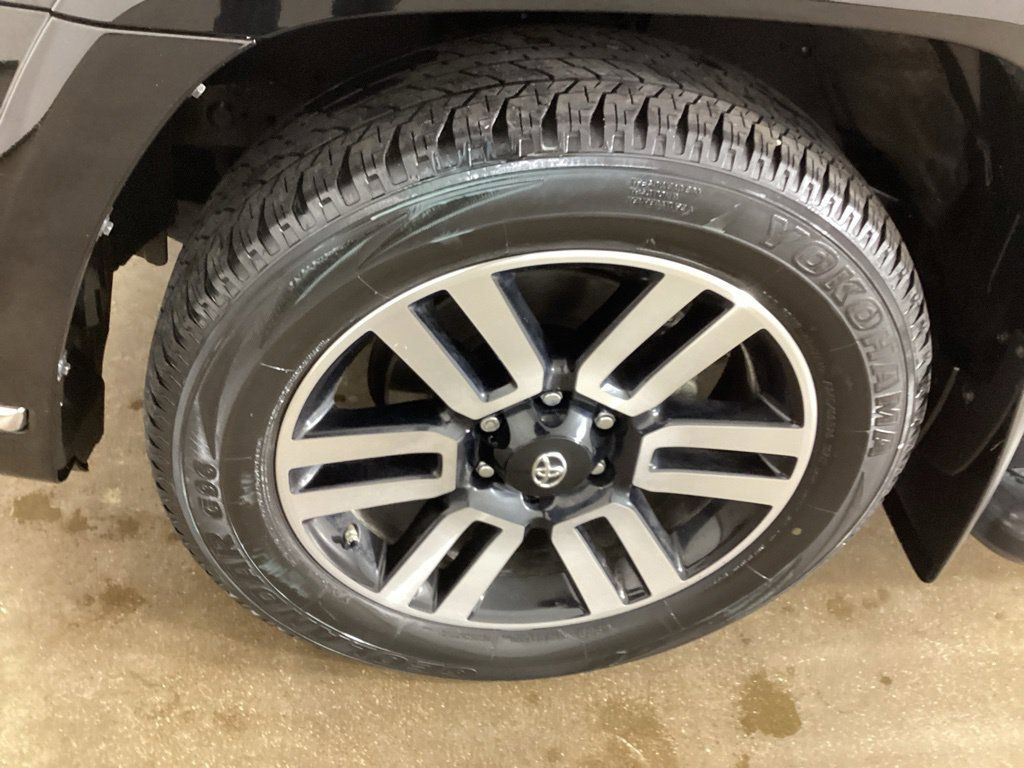 Used 2021 Toyota 4Runner Limited AWD/4WD image 30