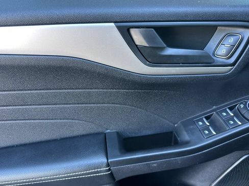 Used 2022 Ford Escape SE FWD image 10