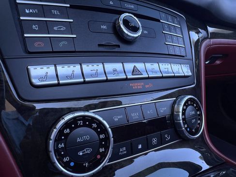 Used 2018 Mercedes-Benz SL 550 w/ Driver Assistance Package image 23