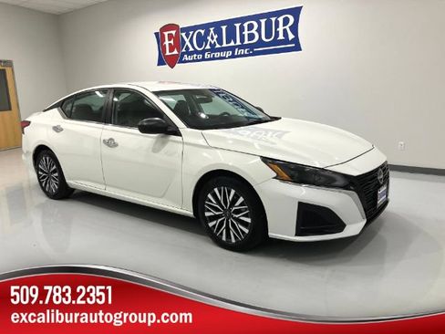 Used 2025 Nissan Altima 2.5 SV FWD image 1